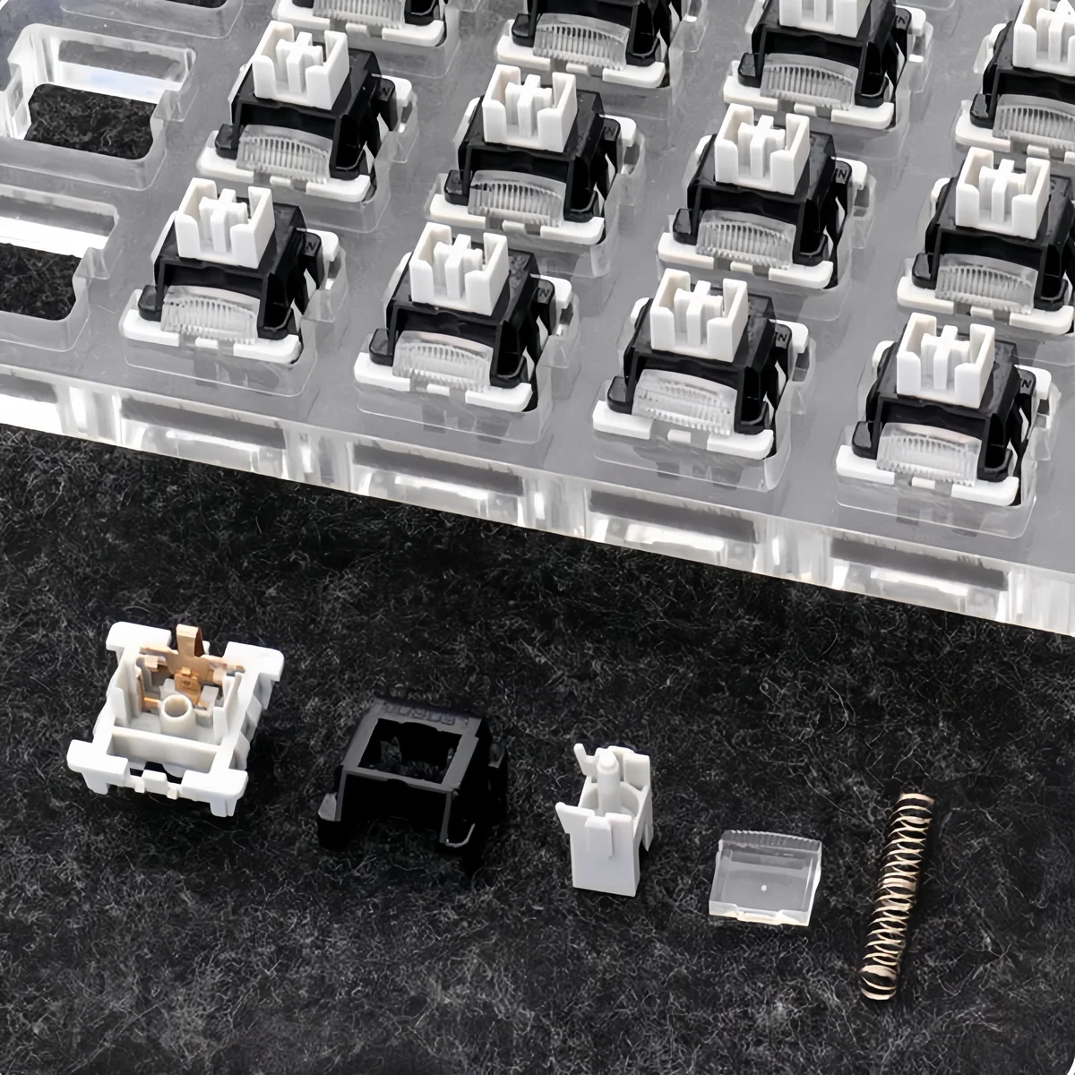 LEOBOG Graywood V4 Linear Mechanical Switch 5-Pin Pre-Lubed Smooth Marble Sound Improved Light Guide RGB Custom Keyboard Switch - Gallery Image 6