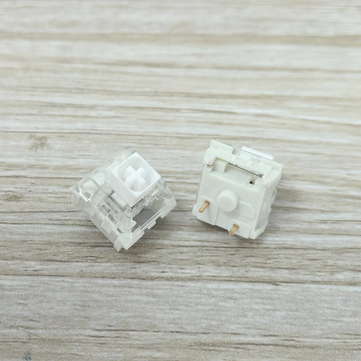 Wholesale  Box White V1 Clickey Crisp Sound MX Blue Style Switch DIY RGB SMD Mechanical Switch 3-Pin 45gf - Gallery Image 2