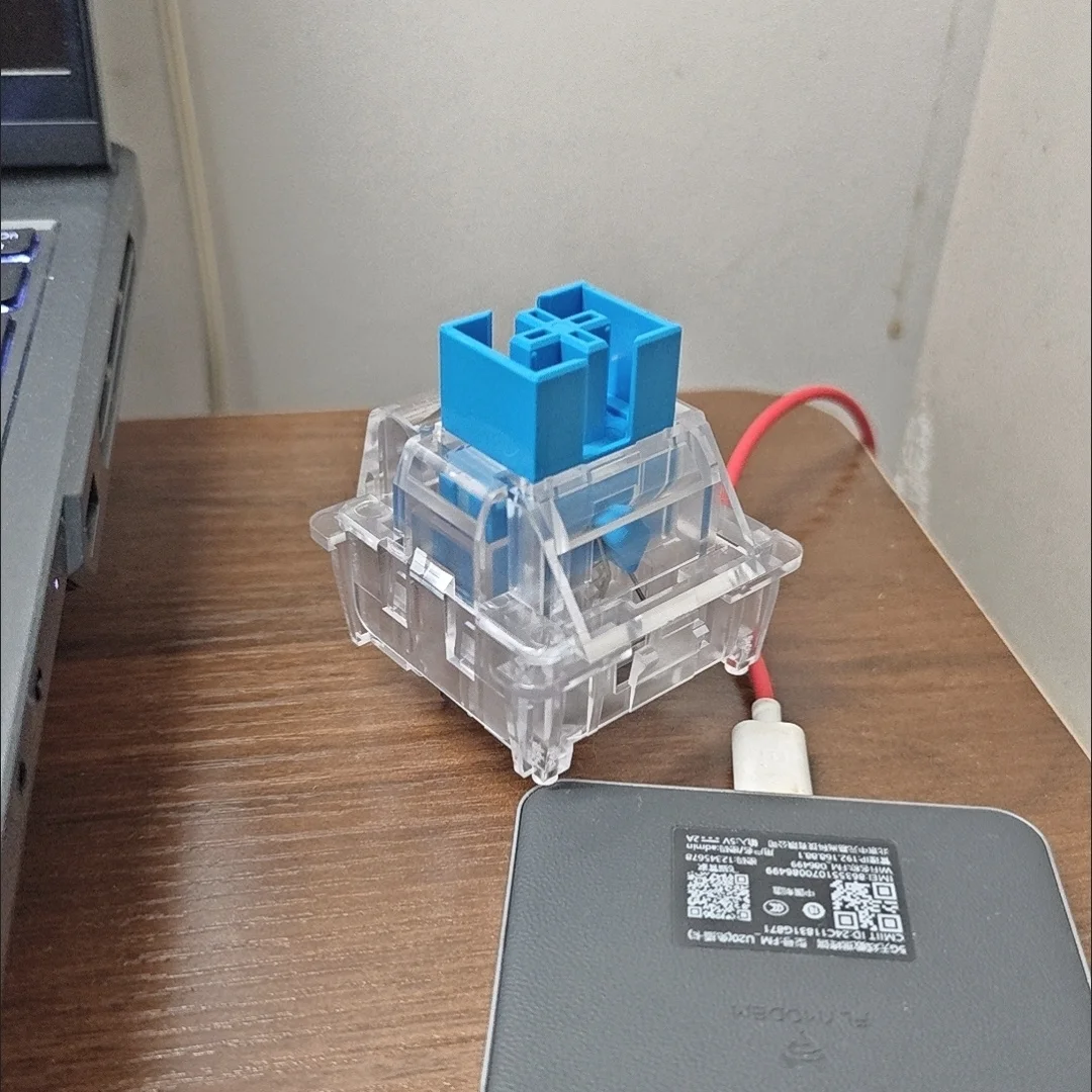 OUTEMU Giant Blue Switch 4X Oversized Mechanical Keyboard Switch Giant Clacky Crispy Sound Switch Desk Toy Display Gift - Gallery Image 2