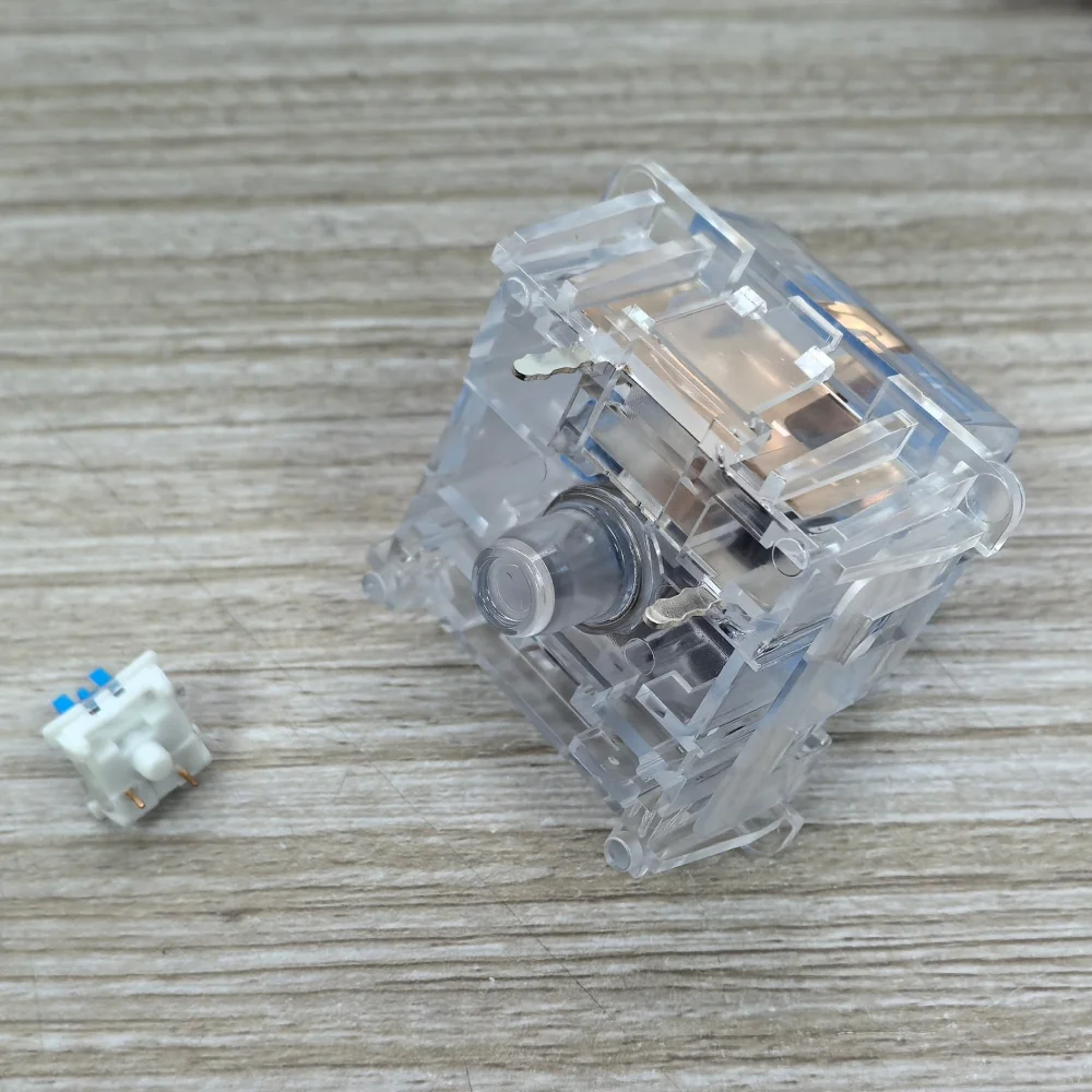 OUTEMU Giant Blue Switch 4X Oversized Mechanical Keyboard Switch Giant Clacky Crispy Sound Switch Desk Toy Display Gift - Gallery Image 4