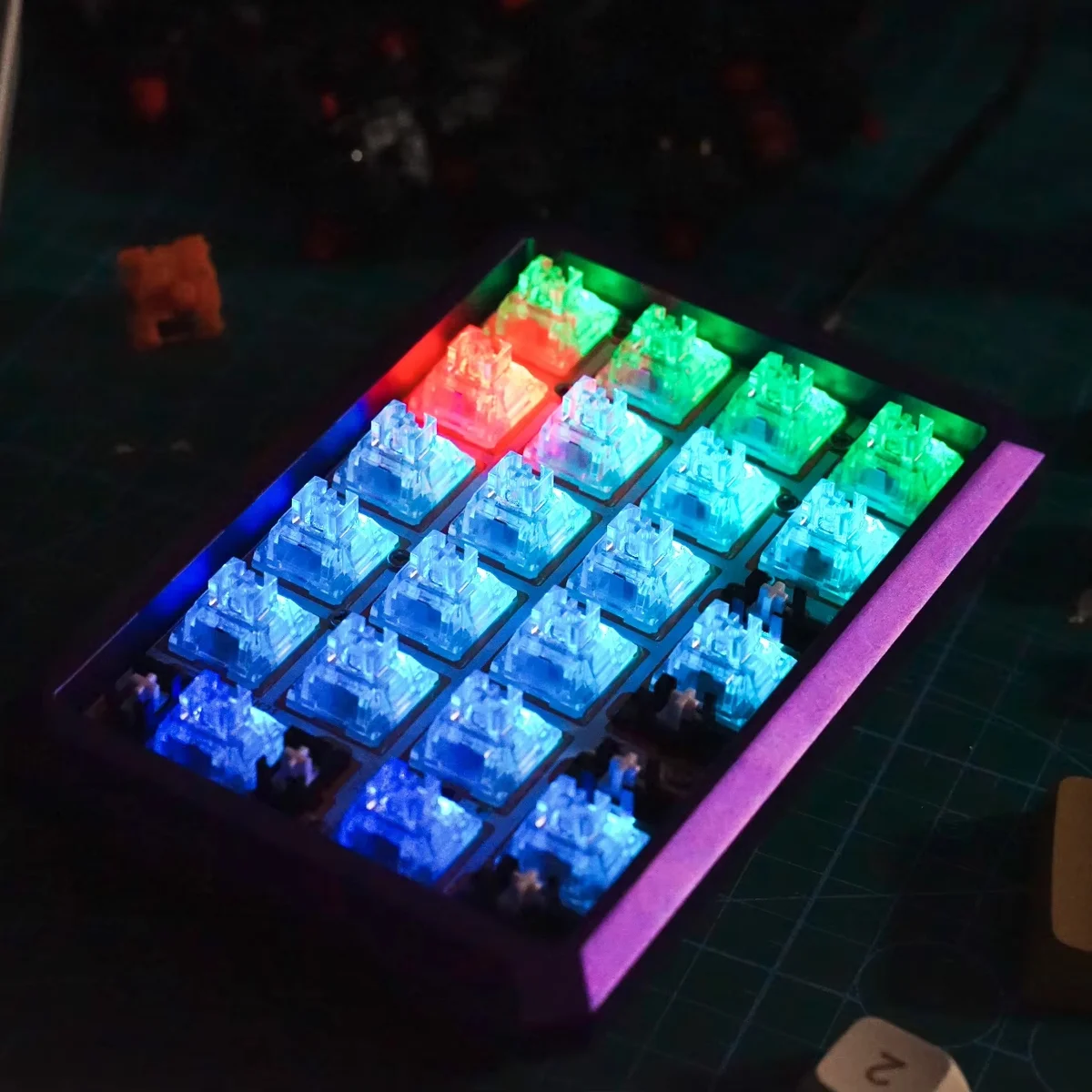 TTC Frozen Silent V2 Pre-Lubed Silent Linear Mechanical Keyboard Switch 5 Pin MX Compatible RGB Transparent Housing - Gallery Image 6